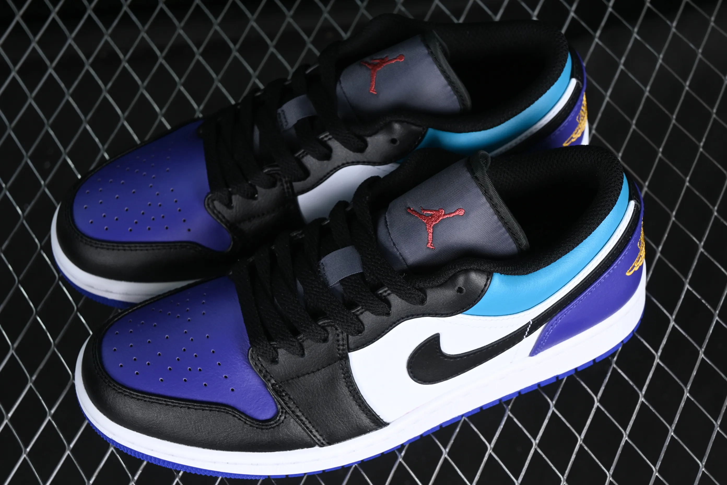 All categories Air Jordan Jordan series basketball shoes Air Jordan 1 Low G version pure original Air Jordan 1 Low AJ1 Joe 1 color matching cultural low-top casual sneakers 553558-154
